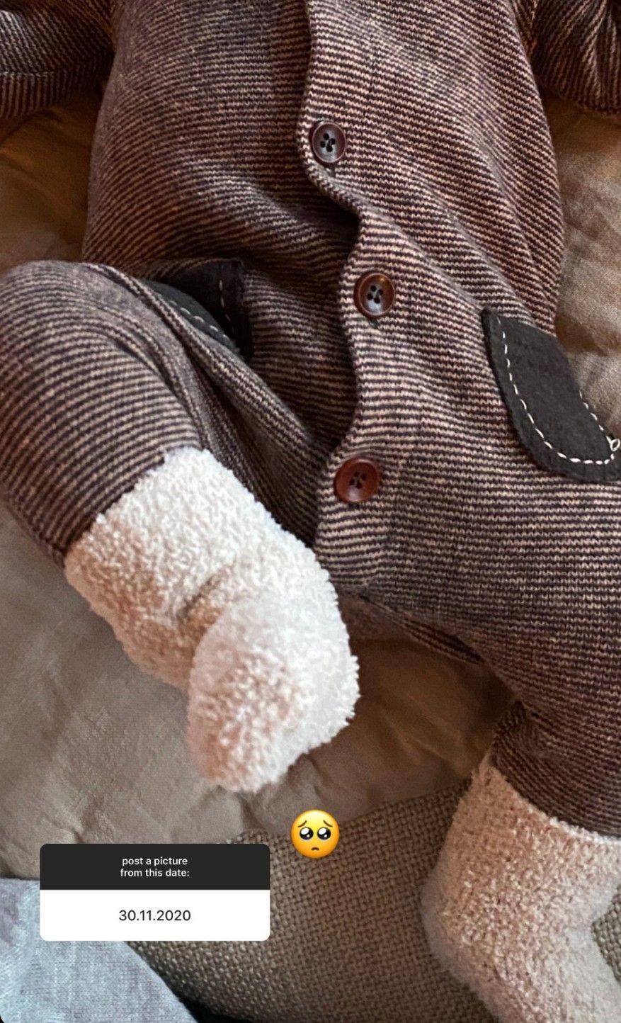 khai feet gigi hadid