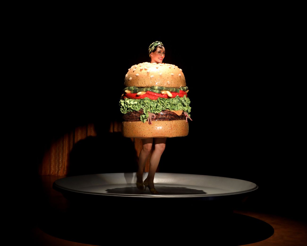 Moschino Hamburger karen elson in moschino