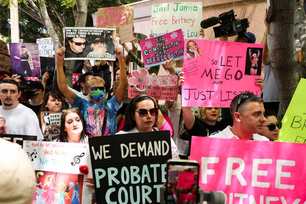 freebritney rally in los angeles during conservatorship hearing