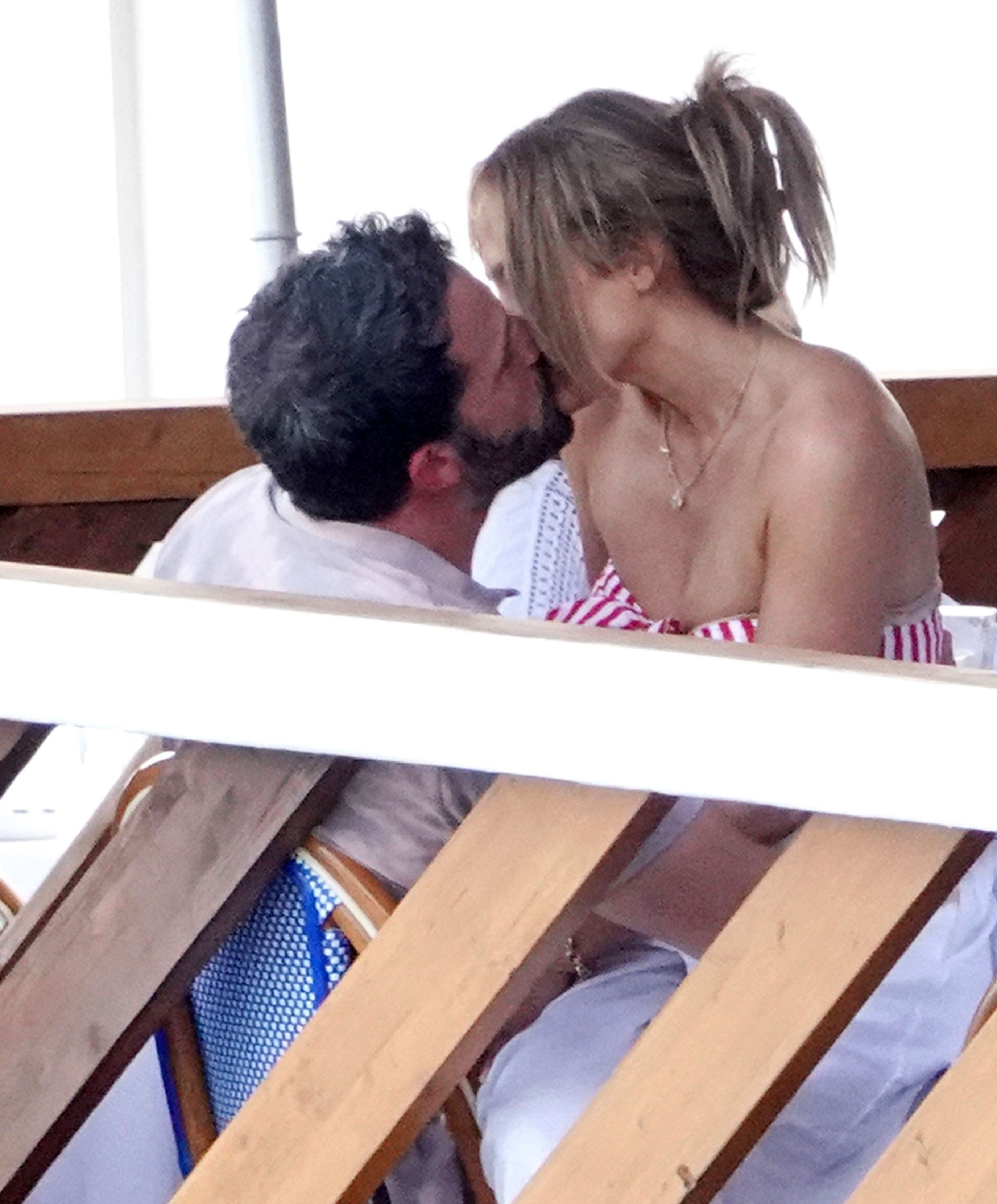 Ben AFfleck and Jennifer Lopez making out in Italy ben affleck and jennifer lopez making out in italy