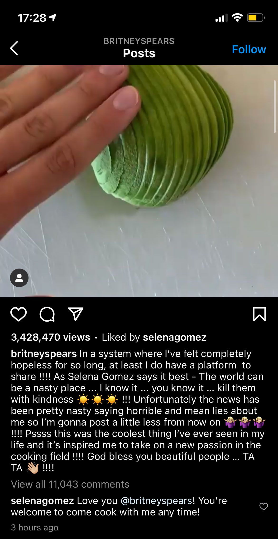 selena gomez and britney spears' exchange