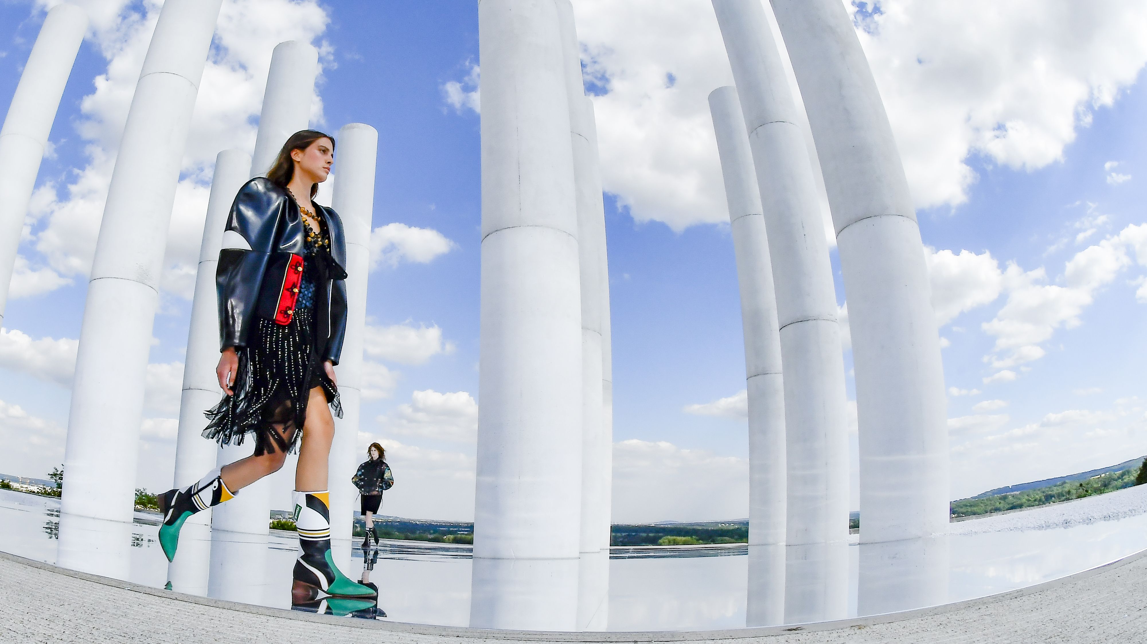 Louis Vuitton - Runway - Cruise Fashion Show 2022 louis vuitton runway cruise fashion show 2022