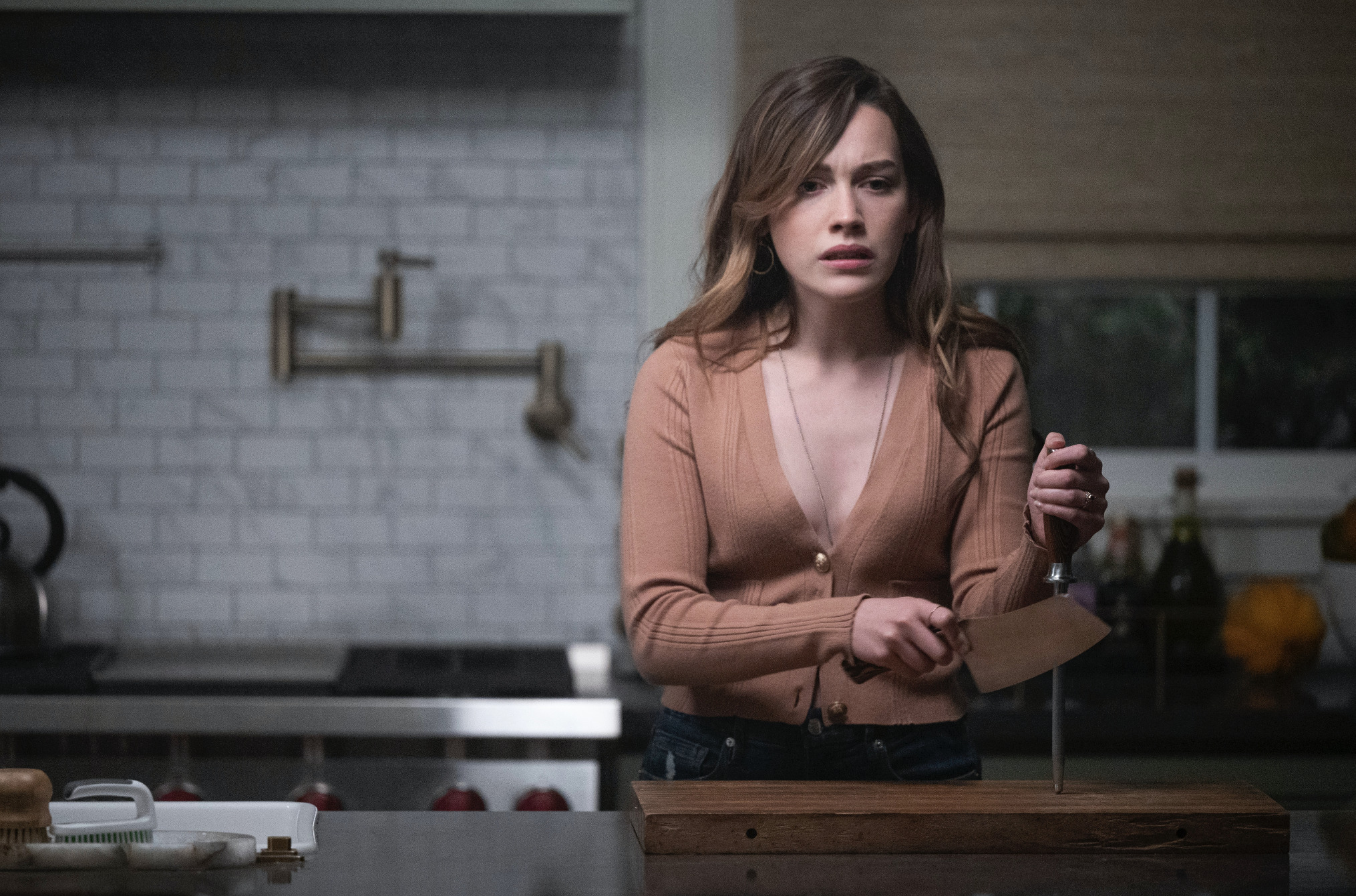 victoria pedretti as love in you season 3